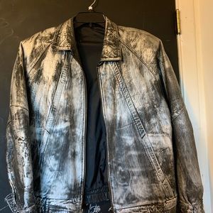 L/XL SILVER LEATHER JACKET